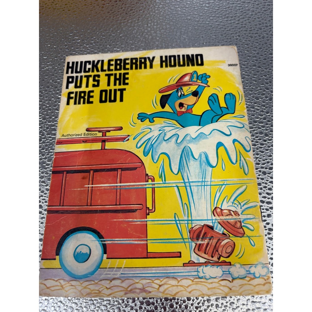 Vintage Huckleberry Hound Puts The Fire Out Hanna-Barbera Storybook 39007 1960s